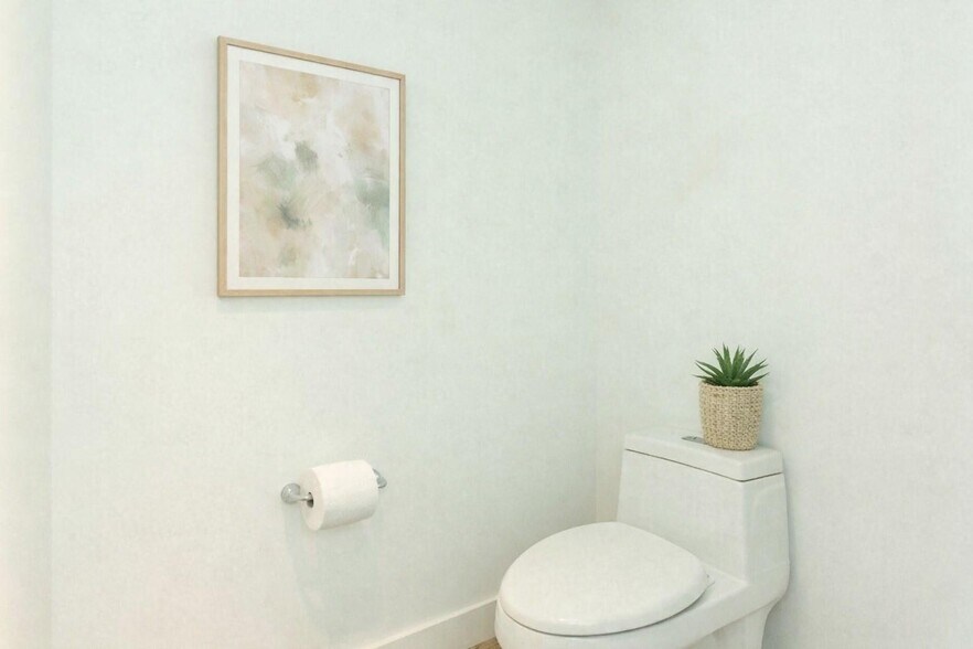 Building Photo - 650 NE 32nd St