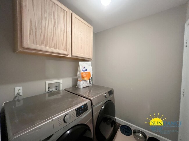 Building Photo - Charming Large 4-Bedroom Home in Crestview!