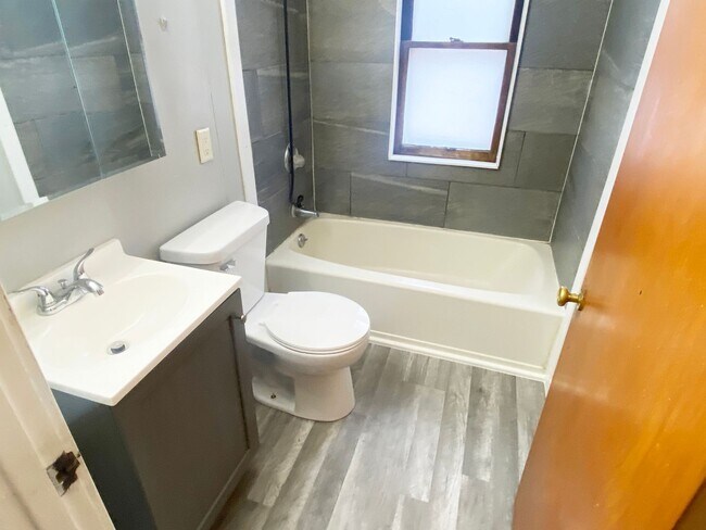 Building Photo - 1704 Merrill Ave