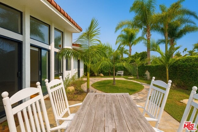 Building Photo - 6401 Via Baron