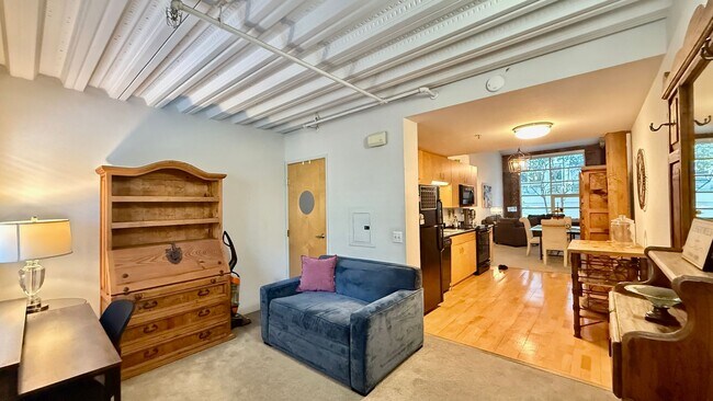Building Photo - 12 Month Lease Term: Furnished 1BR Loft-style w/Den condo a block from The Embarcadero, Includes ...