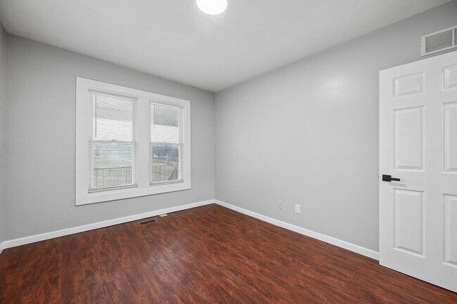 Building Photo - 3807 Manola Ave