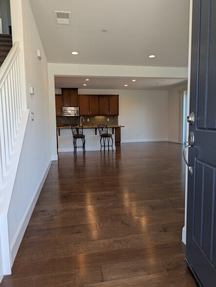 Entry - 655 San Marino Ct