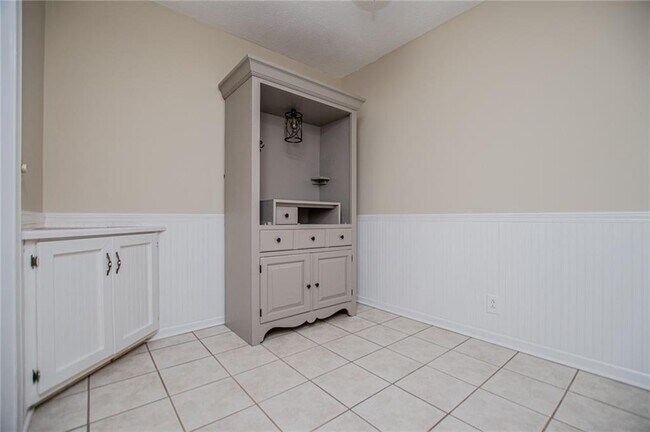 Building Photo - 1499 Stonington Ct