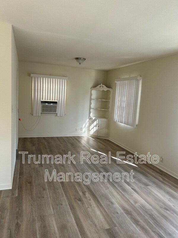 Building Photo - 1451 E Broadway