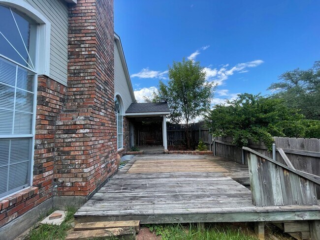 Building Photo - Sought Out Location! Won’t last long!