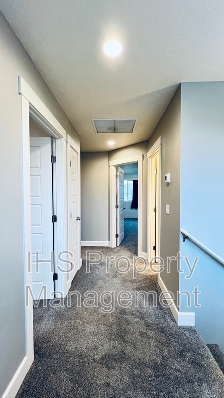 Building Photo - 9801 Silverbright Dr
