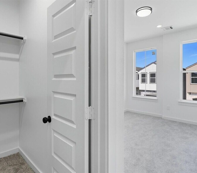 Building Photo - 2921 El Fenice Ln