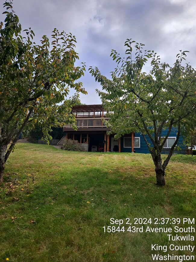 Building Photo - Tukwila/SeaTac daylight rambler - large home for rent - 4 bedrooms 2 bathrooms with 2 kitchens - ...