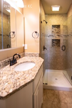 Building Photo - Beautifully updated split level with Finis...