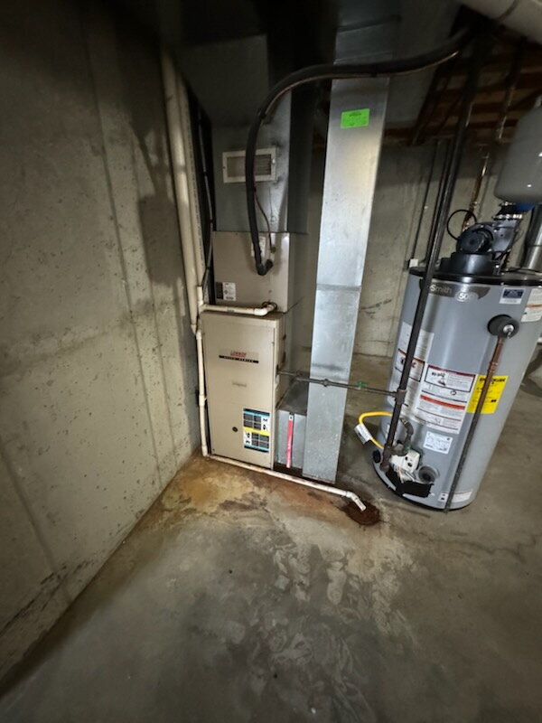 Building Photo - Charming 3 Bedroom Duplex