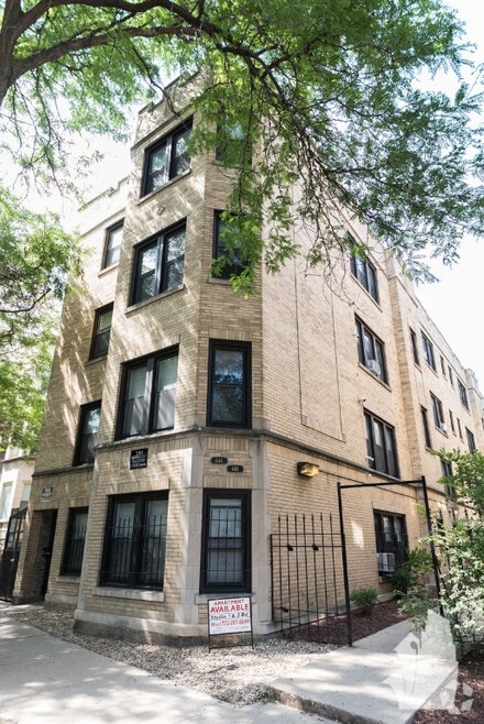 Building Photo - 646 W Roscoe St