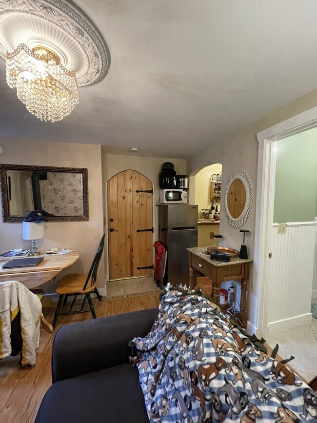 Building Photo - 8310 Stone Ave N