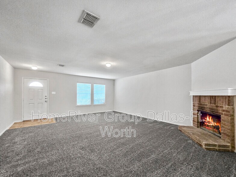 Building Photo - 4012 Country Ln