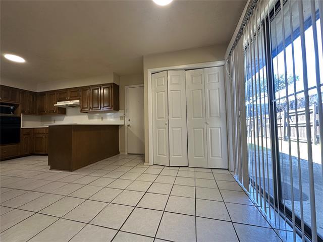 Building Photo - 1900 Tree House Ln