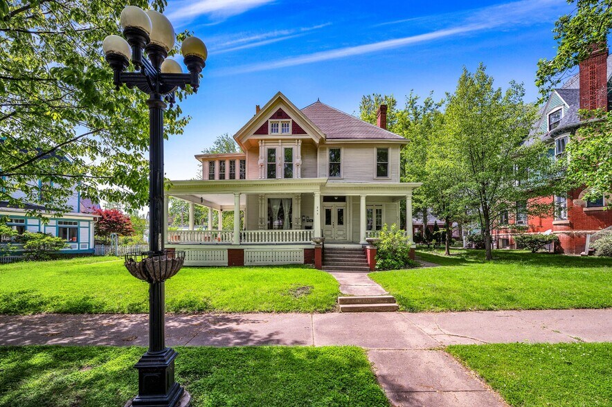 Primary Photo - 245 NE Randolph Ave