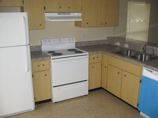 Building Photo - 501 Cypress Ave