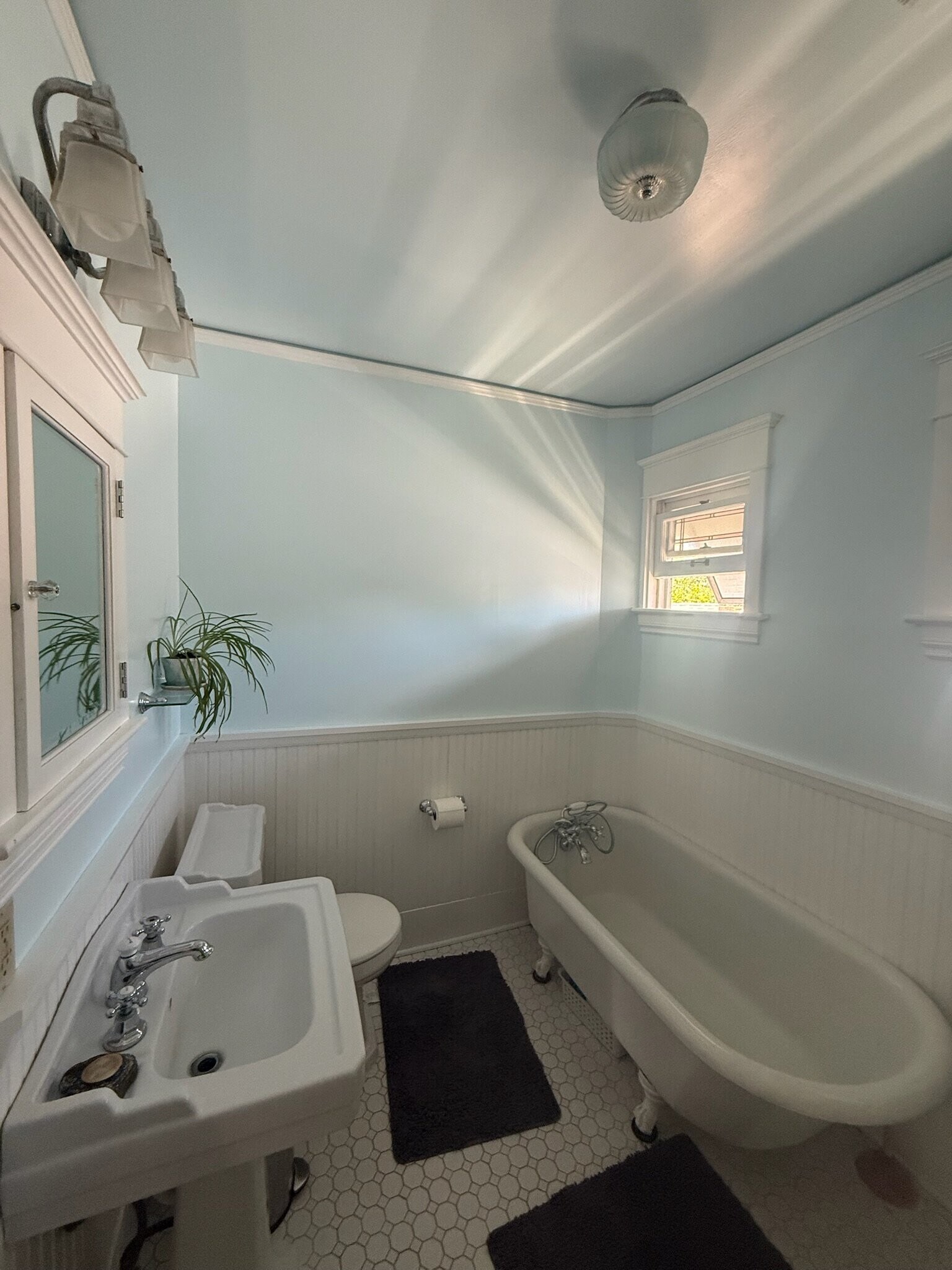 Building Photo - 4534 Thackeray Pl NE