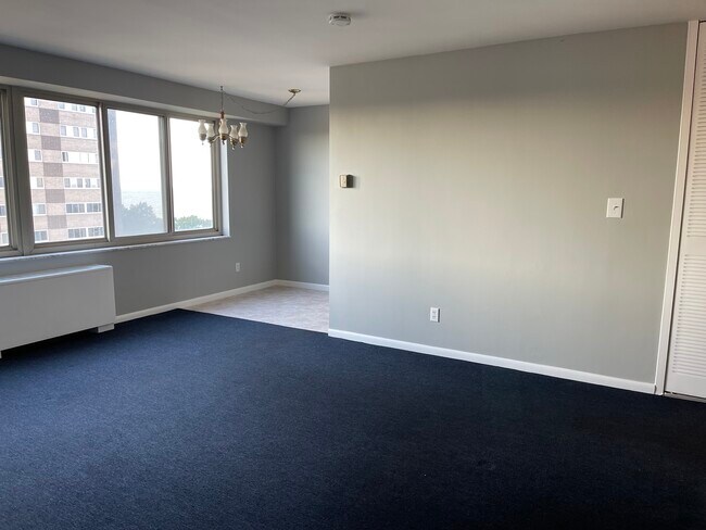 Building Photo - 12520 Edgewater Dr