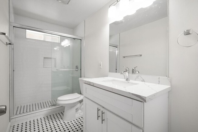 Building Photo - Oversized kitchen and living area!