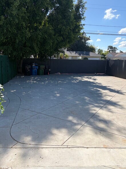 Building Photo - 8561 Orion Ave