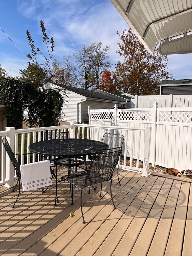 Building Photo - 1071 University Blvd