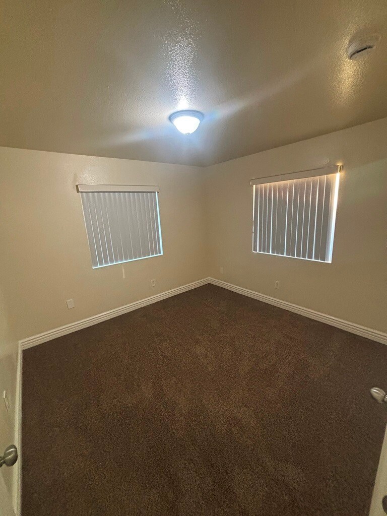 Building Photo - 116 E 82nd St