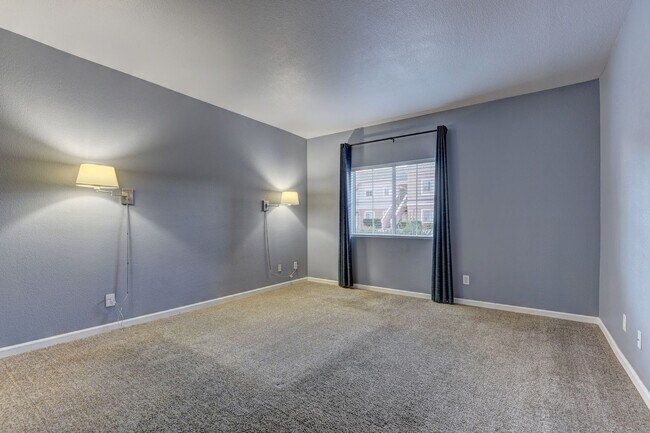 Building Photo - Corner Unit Condo in Gated Summerlin Community with Pool & Spa – 2 Bed, 2 Bath, Large Covered Patio