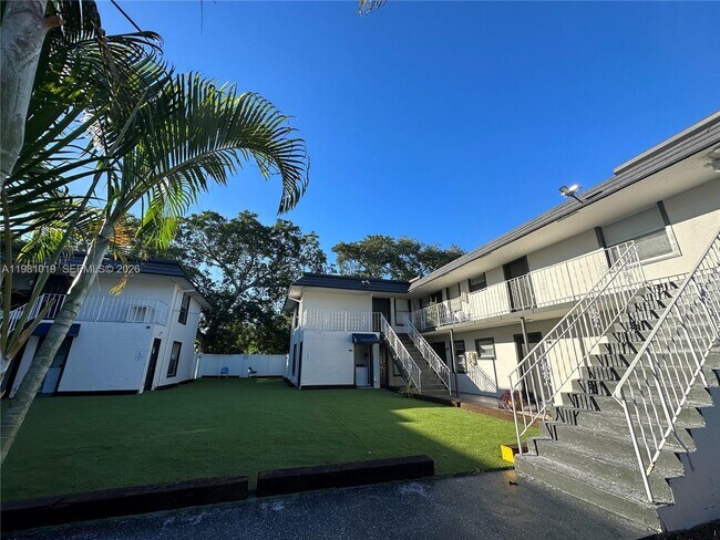 Building Photo - 1411 N Dixie Hwy