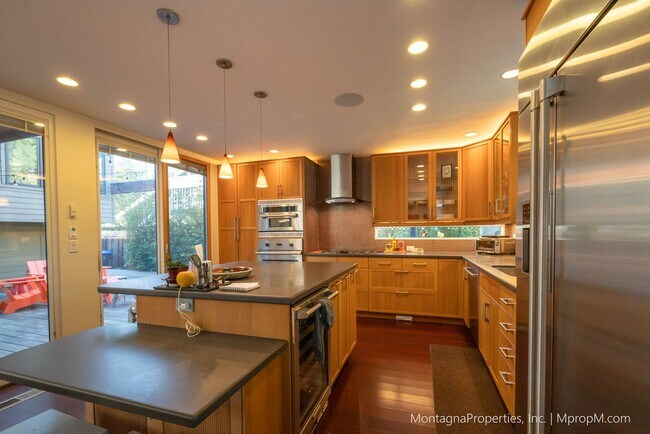 Building Photo - Custom Silicon Valley Modern Dream Home Av...