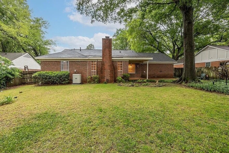 Building Photo - 5609 Fieldcrest Ave
