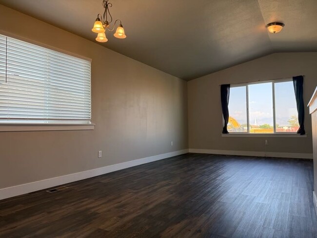 Building Photo - 3873 Sigma Dr