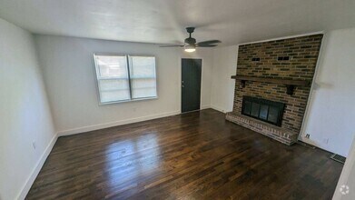 Building Photo - Charming 2 bed/ 1 bath available now near ...