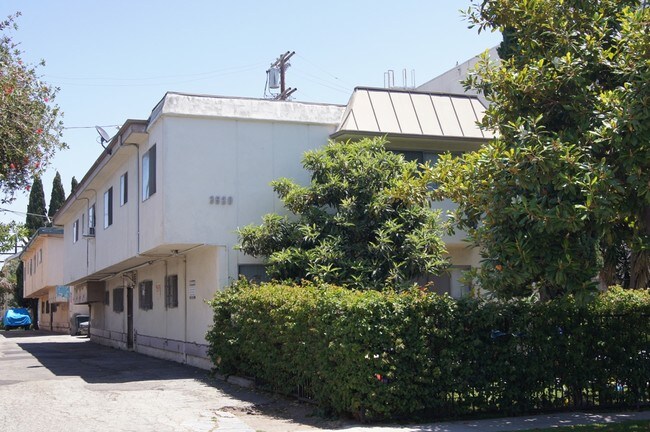 Primary Photo - 3520 Clarington Ave