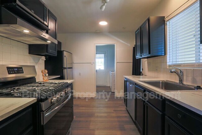 Building Photo - 3137 N 20th Pl