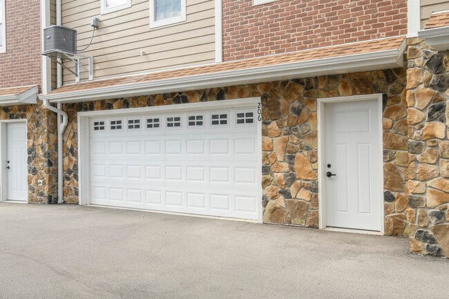 Building Photo - 204 Grand Ave