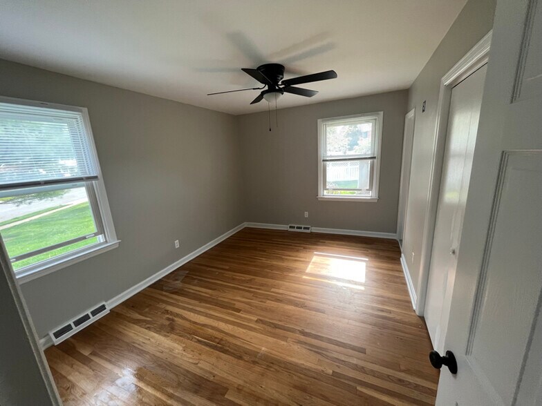 Building Photo - 2700 Barnsley Rd