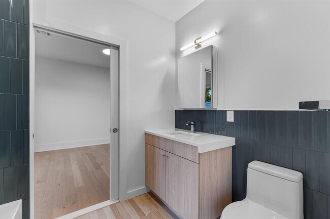 Building Photo - 525 AVENUE E