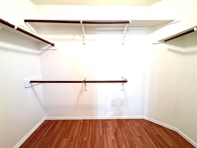 Building Photo - 8225 Gladstone St