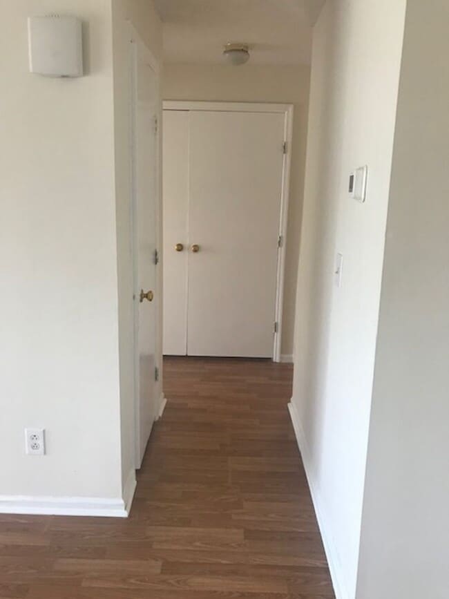 Building Photo - 9617 Vinca Cir