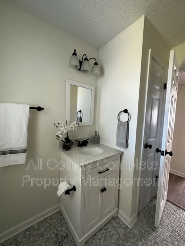 Building Photo - 6004 Marsha Dr