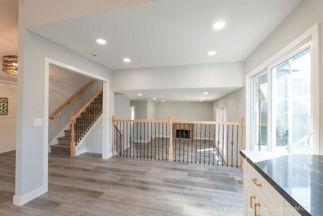 Building Photo - Spacious custom 4 bedroom home with pool and 2 car garage!