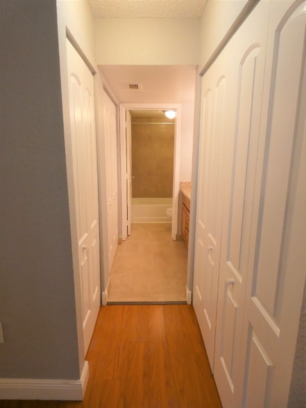 Building Photo - 2810 N Oakland Forest Dr