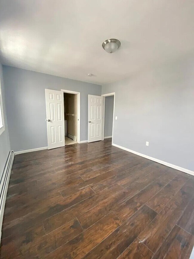 Building Photo - 705 8th St