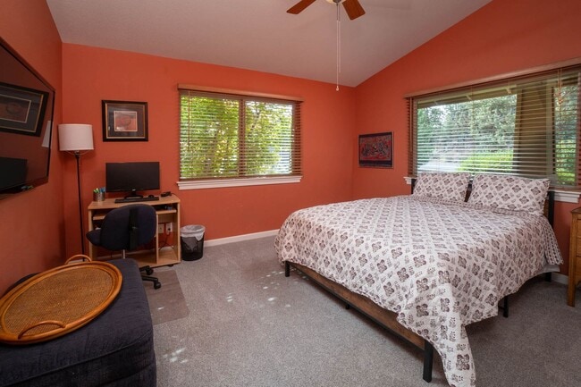 Building Photo - River's Edge Golf Course, Upscale Unit on ...