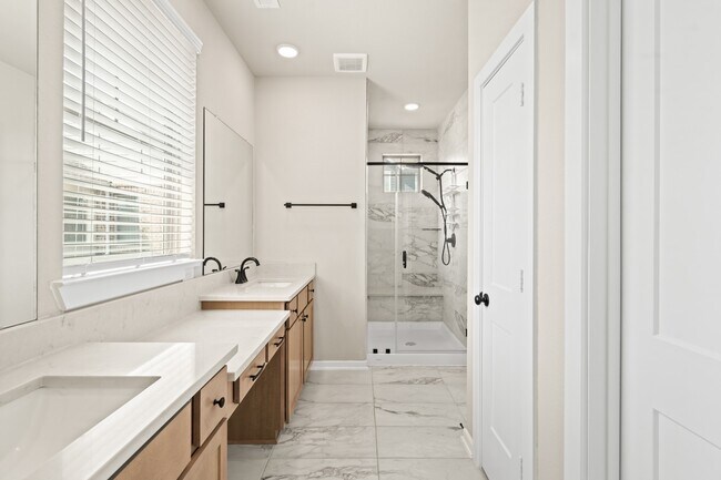 Building Photo - 23914 Sumac Blf Trl