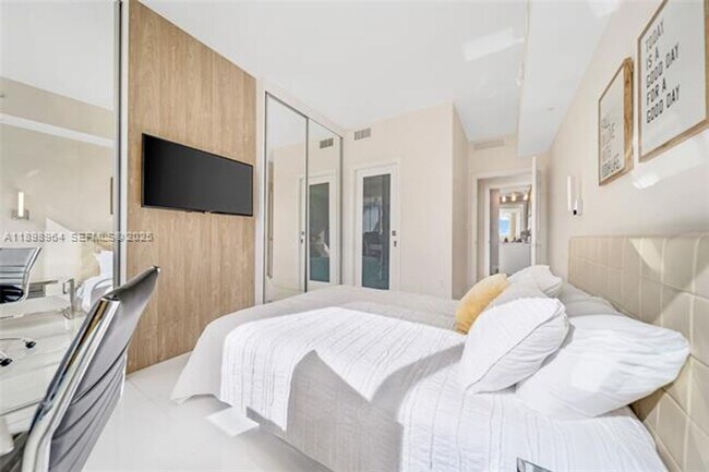 Building Photo - 253 NE 2nd St