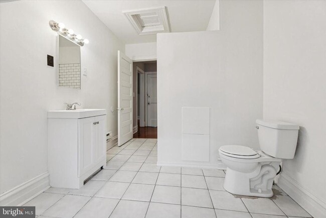 Building Photo - 111 E Gorgas Ln