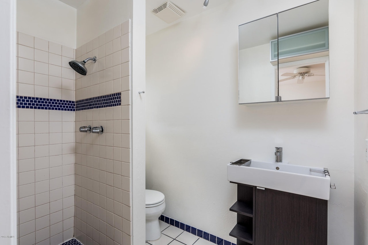 spare bedroom bathroom - 2010 N 16th Ave