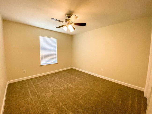 Building Photo - 1301 Sumerlin Dr